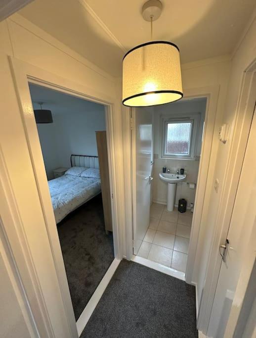 One-Bedroom Chalet Bungalow Uddingston Glasgow Luaran gambar