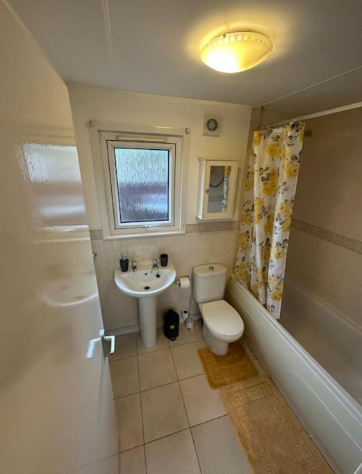 One-Bedroom Chalet Bungalow Uddingston Glasgow Luaran gambar